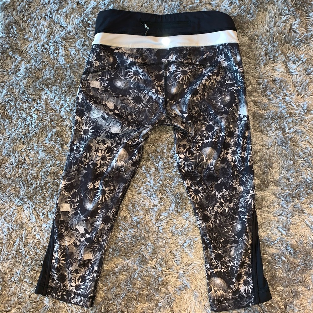 Floral Lululemon crop leggings size 4 - Picture 4 of 7